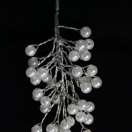 Perles sur branches liées